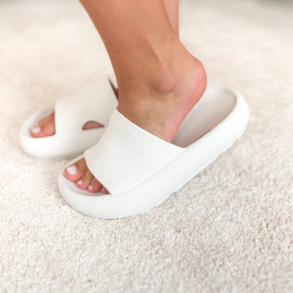 KnuffelSlippers - Loop Met Comfort & Gemak!