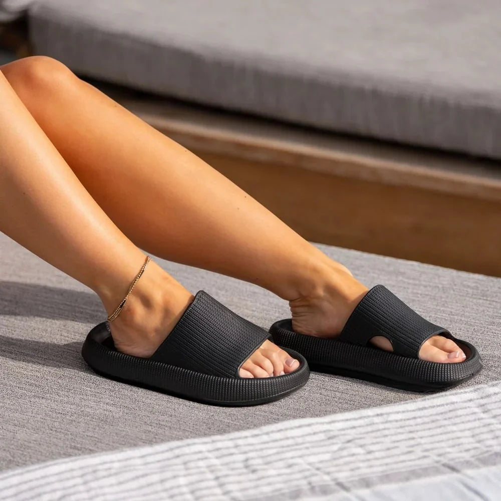 KnuffelSlippers - Loop Met Comfort & Gemak!